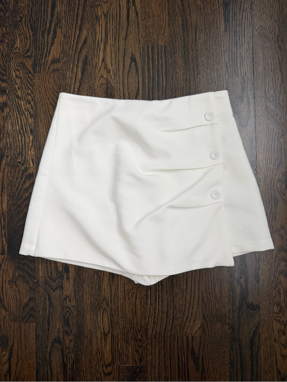 DO+BE White Button-Accent Skort